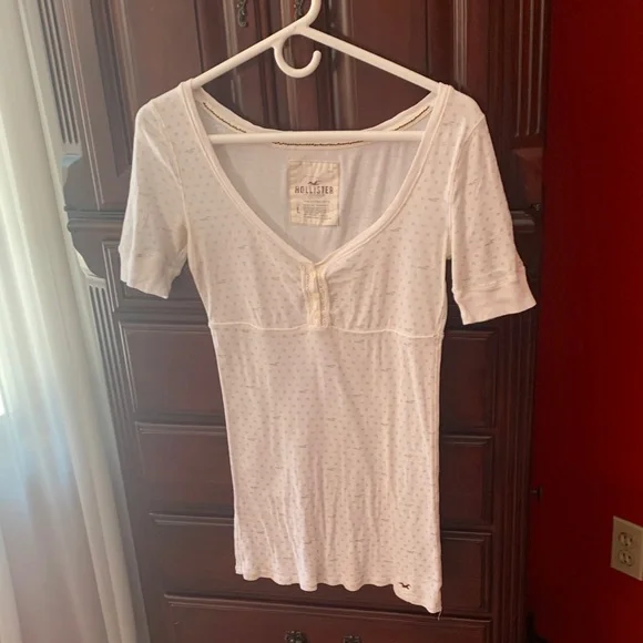 Hollister Cream Short Sleeve Tee - Picture 6 of 6